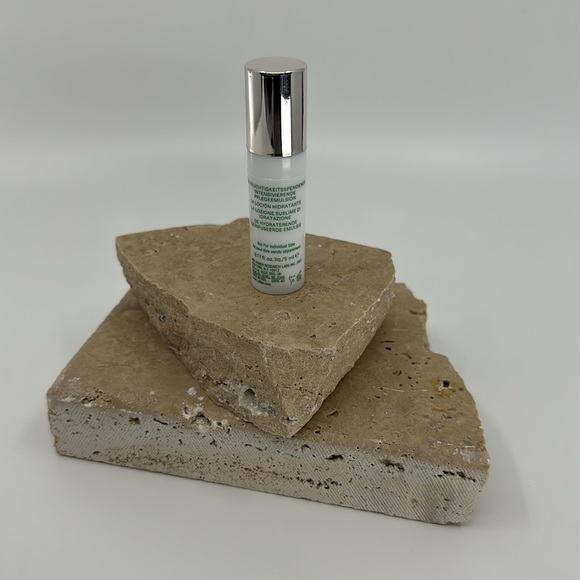 NWT. La Mer. Hydrating Infused Emulsion. 5 mL. - Picture 2 of 2